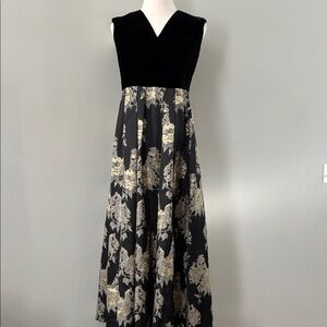 Carmen Marc Valvo Black and Gold Maxi Dress NWOT